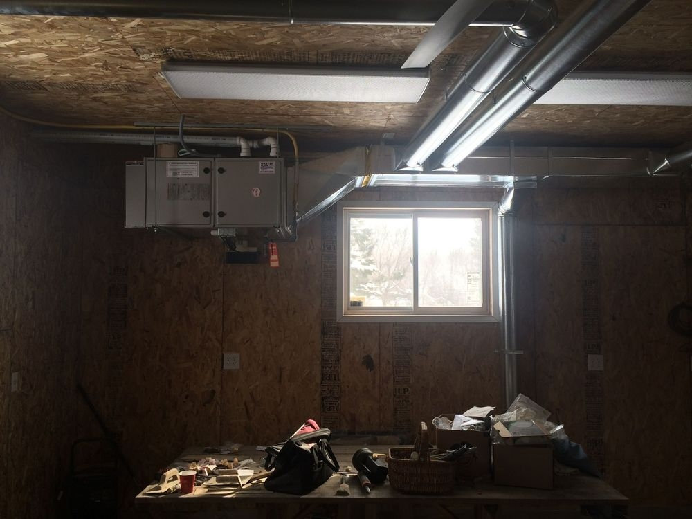 Furnace and heating installation